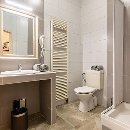 Konukevi A Restaurace Stara Roudna 3*